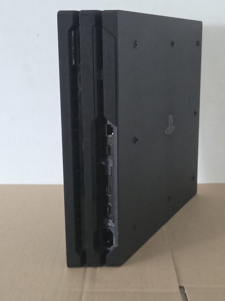 PS4 Pro 1 TB + juego